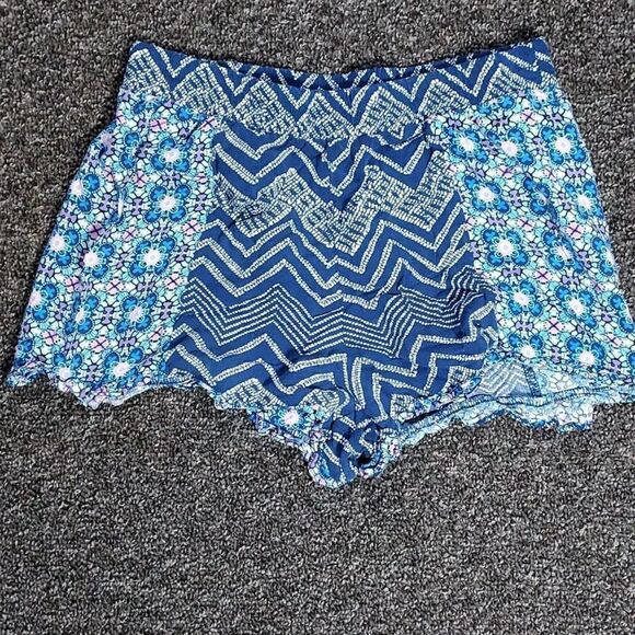 No Boundaries Size Medium (7-9) Floral Shorts - Picture 2 of 7